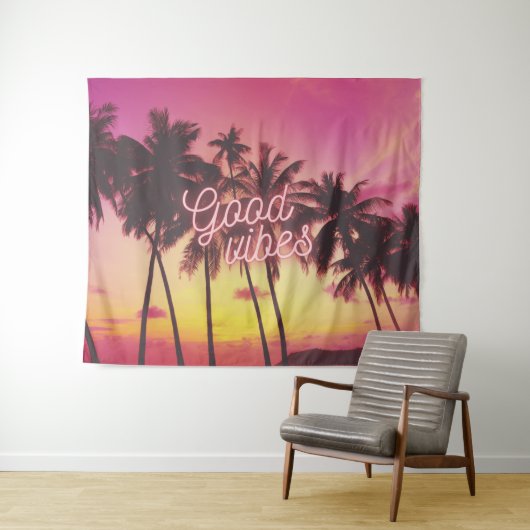 Tenture Good Vibes Tropical Pink Sunset Beach Palm Tree (En situation (horizontale))