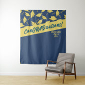 Tenture Graduation Party Photobooth Blue Gold Mortarboards (En situation)