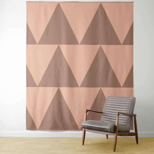 Tenture Grand Triangles géométriques Mocha Mousse Dusty ro (En situation)