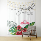 Tenture Guirlande lumineuse flamants roses à fleurs tropic (En situation)