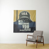 Tenture He's Watching You 2026 (En situation)