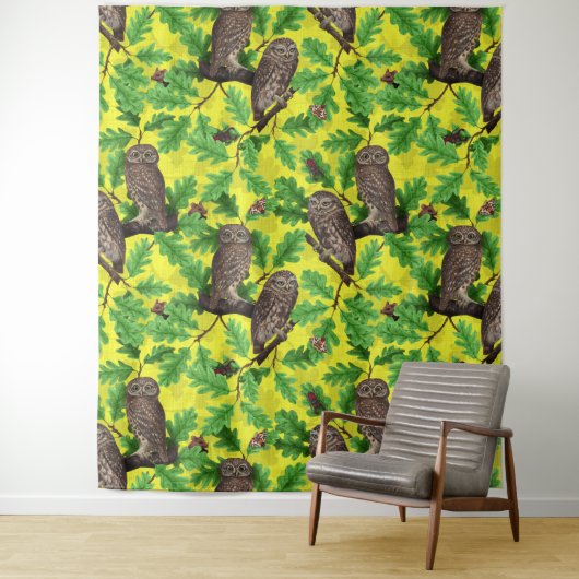 Tenture Hiboux dans la forêt sur fond jaune citron (En situation)