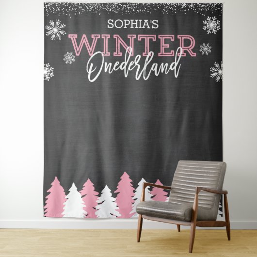 Tenture Hiver Onederland Pink Chalkboard Arrière (En situation)