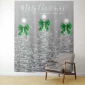 Tenture Holiday Backdrop Silver Christmas Trees Green Bows (En situation)