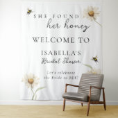 Tenture Honey Bee Classy Bridal Shower Fabric Welcome Sign (En situation)