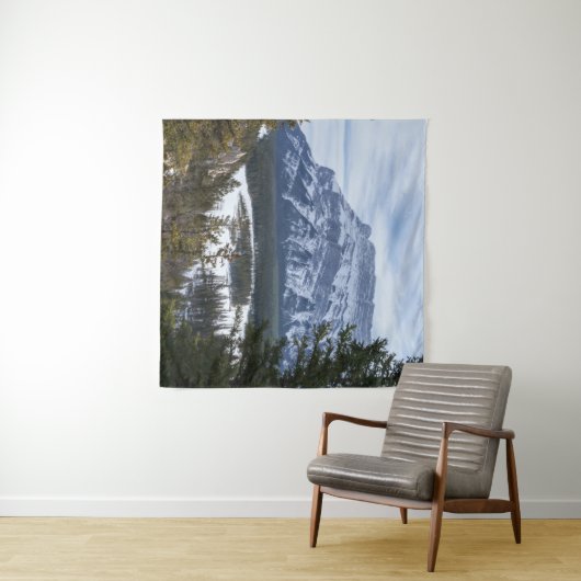 Tenture Hoodoos and Snowy Tunnel Mountain (Alberta) (En situation (horizontale))