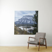 Tenture Hoodoos and Snowy Tunnel Mountain (Alberta) (En situation)