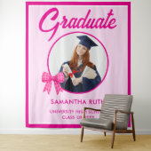 Tenture Hot Pink Gingham Bow Photo Graduation Backdrop (En situation)