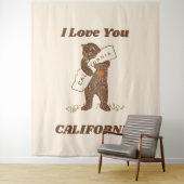 Tenture I Love You California Bear Hugging Map (En situation)