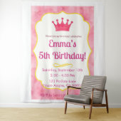 Tenture Invitation Anniversaire Couronne Rose | zazzlemade (En situation)