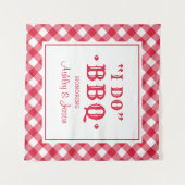 Tenture Je fais du BBQ Rouge Gingham Monogramme de mariage (Devant (Horizontal))