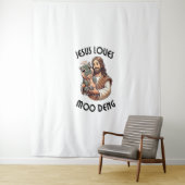 Tenture Jésus aime Moo Deng T-Shirt_3 (En situation)