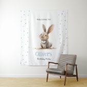 Tenture Jolie fête d'anniversaire de lapin bleu pour enfan (En situation)