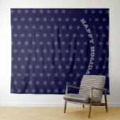 Tenture Joyeuses Fêtes | Étoiles d'Argent | Fond BLEU (En situation (horizontale))