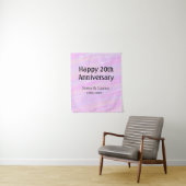 Tenture Joyeux 20e anniversaire rose pastel nom violet (En situation)