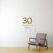 Tenture Joyeux 30e anniversaire nom date lettres dorées gr (En situation)