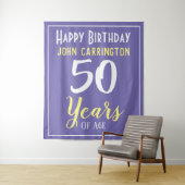Tenture Joyeux anniversaire avec nom et âge 50 ans Tapisse (En situation)