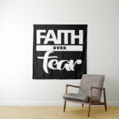 Tenture La foi au-dessus de la peur (En situation)