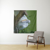 Tenture La sérénité du pélican, un regard captivant (En situation (horizontale))