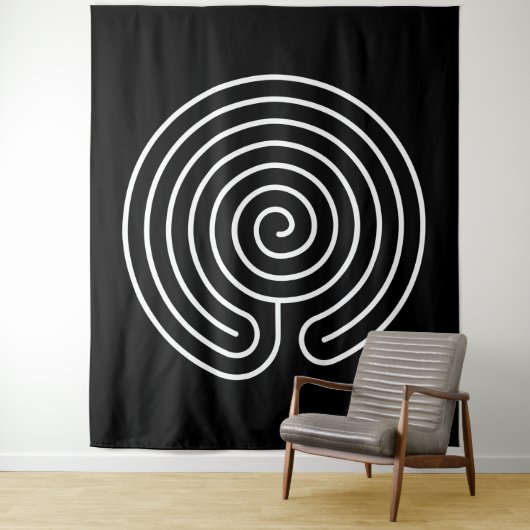 Tenture Labyrinthe blanc sur fond noir (En situation)