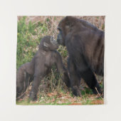 Tenture L'affection de Gorilla Baby pour maman (Devant)