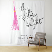 Tenture L'Avenir Est Clair Pink Tassel Moderne (En situation)