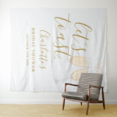 Tenture Let's Toast Bridal Shower Gold Backdrop (En situation (horizontale))