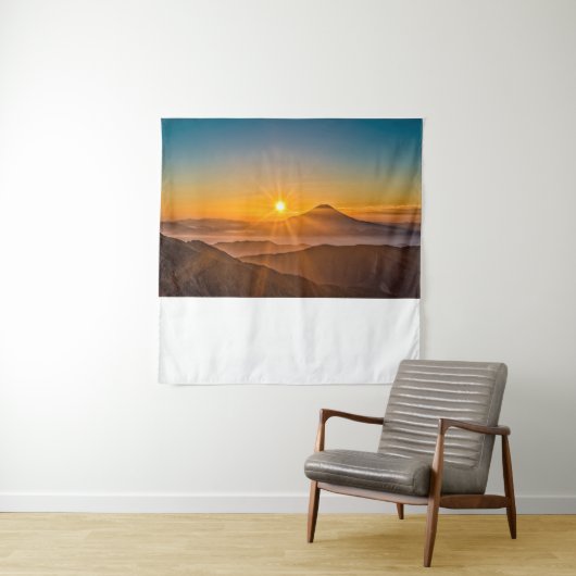 Tenture Lever de soleil entre les collines (En situation)