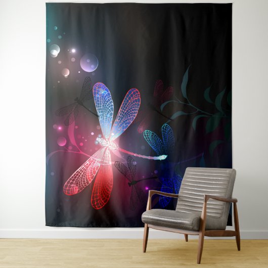 Tenture libellule rouge brillante (En situation)