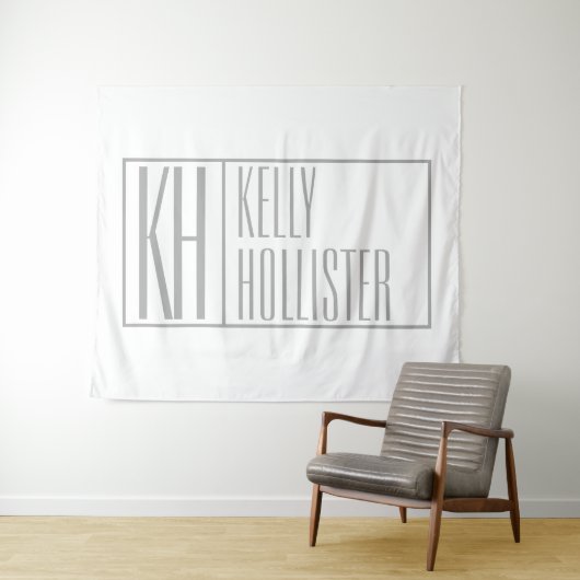 Tenture Logo Moderne Grey Initiales & Nom (En situation (horizontale))