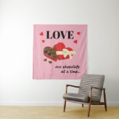 Tenture Love One Chocolate at a Time Drôle Citation (En situation)
