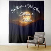 Tenture Love Under a Pleine lune Mariage Backdrop (En situation)