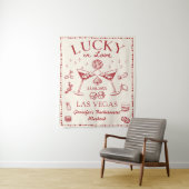 Tenture Lucky in Love Cocktail Bachelorette Party Tapestry (En situation)
