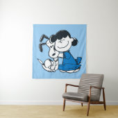 Tenture Lucy Hugging Snoopy (En situation)