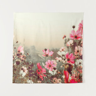 Tenture Lumière du matin, cosmos rose fleurissant.
