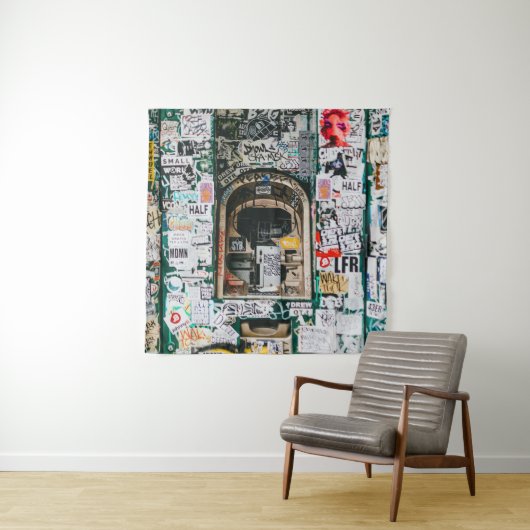 TENTURE MACHINE ATM AVEC GRAFFITI (En situation)