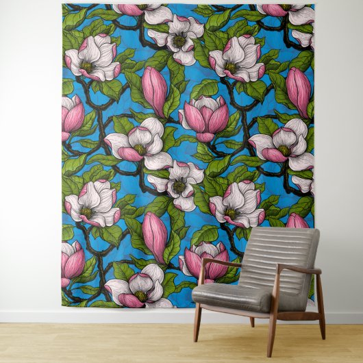 Tenture Magnolia en floraison sur bleu (En situation)