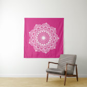 Tenture Mandala blanc sur fond rose (En situation (horizontale))