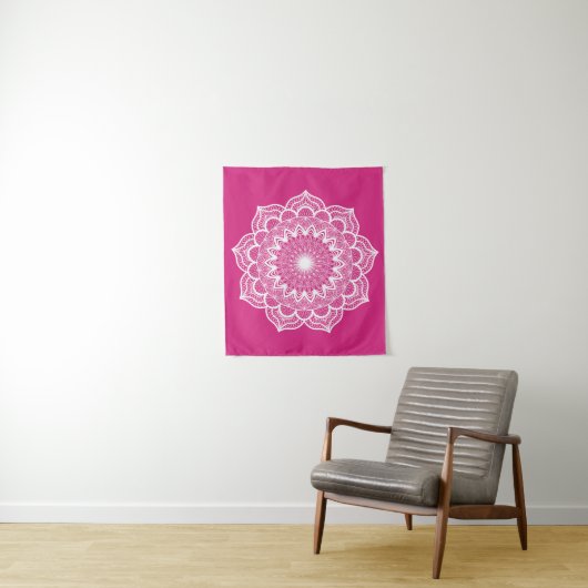 Tenture Mandala Blanc sur Fond Rose Petit (En situation)