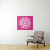 Tenture Mandala Blanc sur Fond Rose Petit (En situation (horizontale))