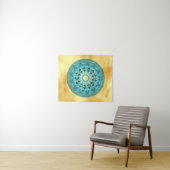 Tenture Mandala bleu or sur fond or doux (En situation (horizontale))