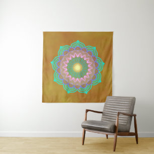 Tenture Mandala Coloré sur Fond Doré Carré