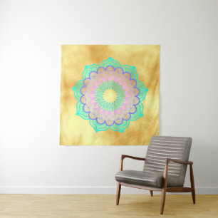 Tenture Mandala Coloré sur Fond Doré Clair Carré