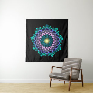 Tenture Mandala Coloré sur Fond Noir Carré