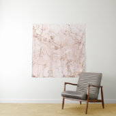 Tenture Marbre rose : arrière - plan de texture dorée. (En situation)