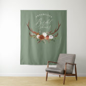 Tenture Mariage champêtre vert sauge avec décoration flora (En situation)