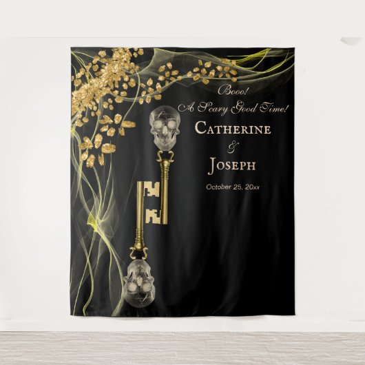Tenture Mariage d'Halloween en or noir & Clés de crâne en  (Devant)