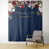 Tenture Mariage floral boho rose vif de la marine (En situation)