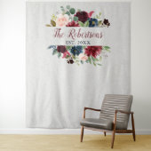 Tenture Mariage personnalisé avec fleurs de marsala et de  (En situation)