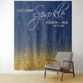 Tenture Mariage sur mesure Paon Paillettes Bleu Nuit et Or (En situation)